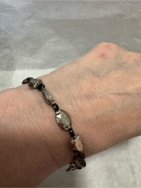 Erimish Metallic Faceted Bead Stretch Bracelet - Silver & Gunmetal Tone